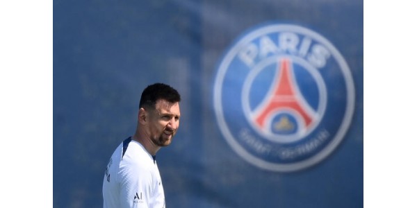 Lionel Messi děkuje Paris Saint-Germain za pomoc v roce 2021